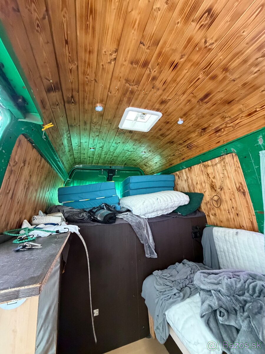 Mercedes-Benz 208D - 16