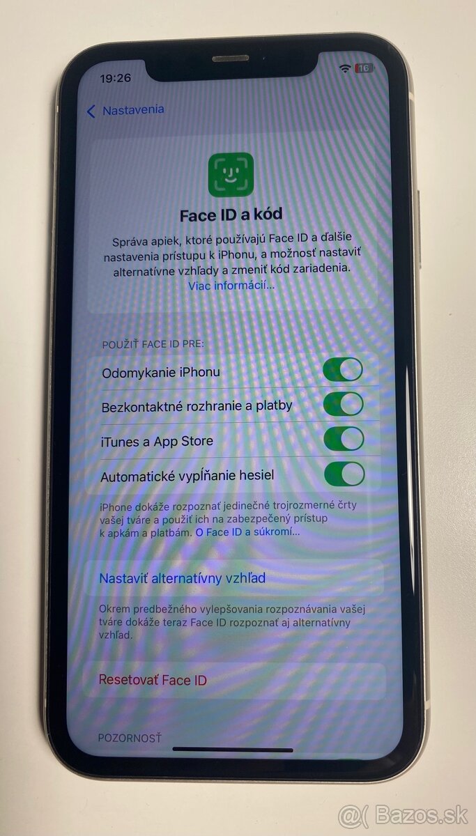 iPhone 11, batéria 81% - 16