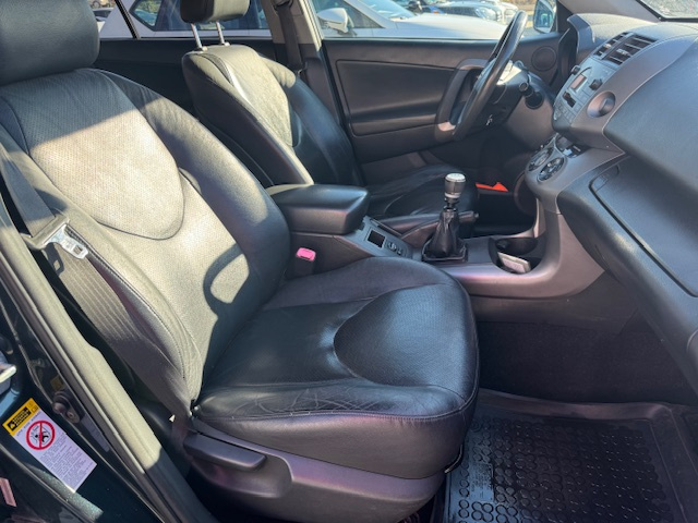 Toyota RAV4 2.2 D-4D AKONTACIA OD 0% - 16