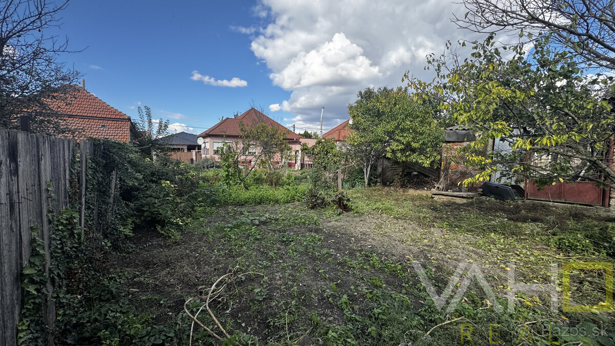 🏡 Na predaj: tehlový rodinný dom s veľkým pozemkom v obci Vá - 16