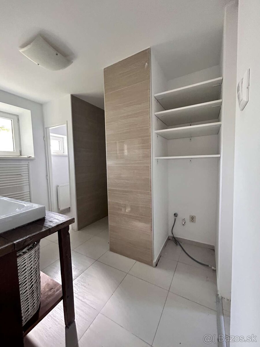 Sliač – príjemný rodinný dom so záhradou, pozemok 662 m2 - 16