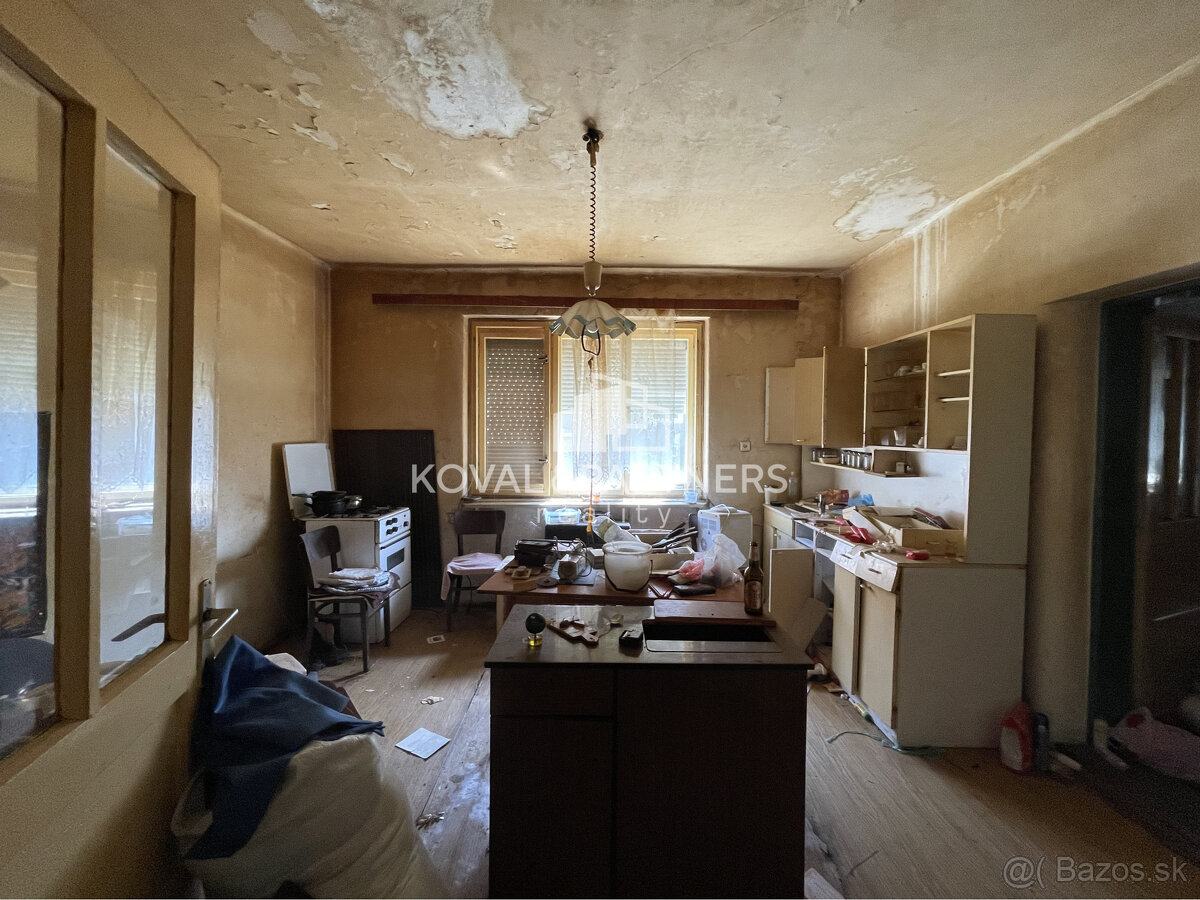 Rodinný dom s pozemkom 1720 m2 - 16