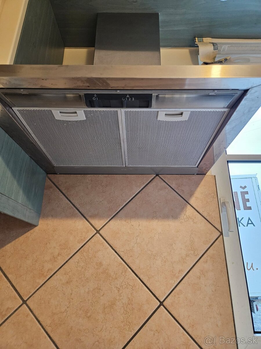 Masívna kuchynská linka z Nemecka so spotrebičmi - 16