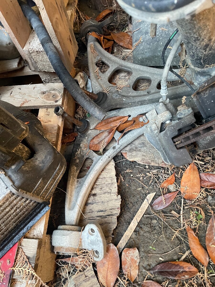 Caute mám tu veľa dielov na BMW e39 e46 - 16