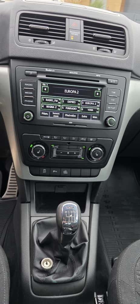 Škoda Yeti 1.8 TSI 4x4 MT6 130 000 km NOVÁ STK - 16