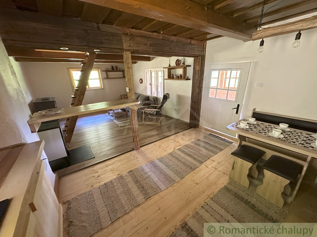 Kompletne zrekonštruovaná drevenička na polosamote pri Ján - 16