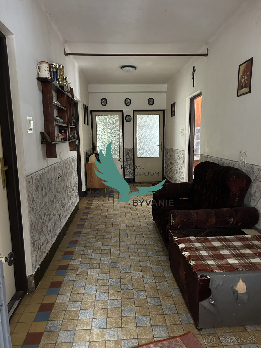 Priestranný rodinný dom s veľkou záhradou - Lopej - 16