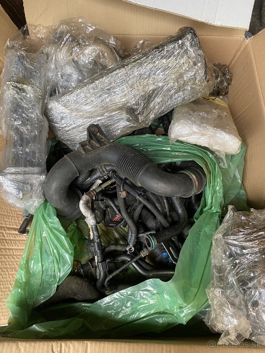 AUDI A8 náhradné diely - motor - vstrekovače atd - 16