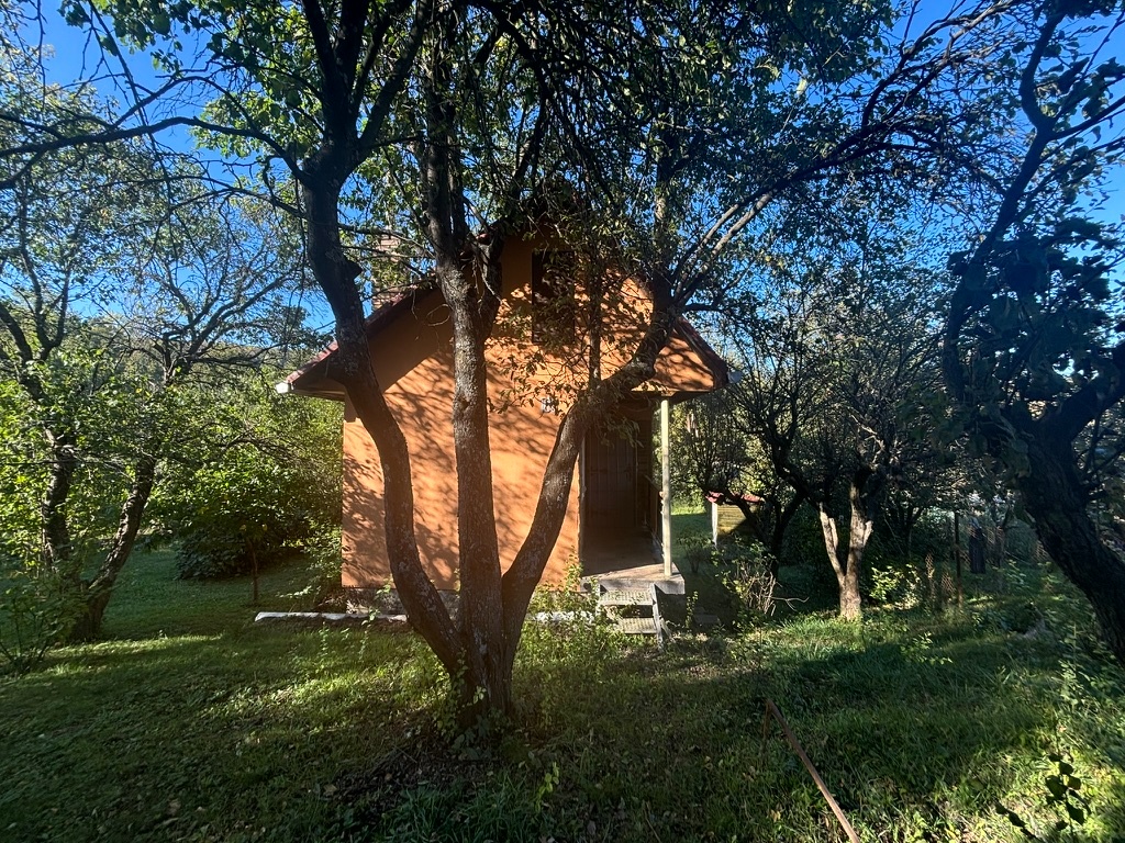 Murovaná chatka so záhradou, Čičky - 16