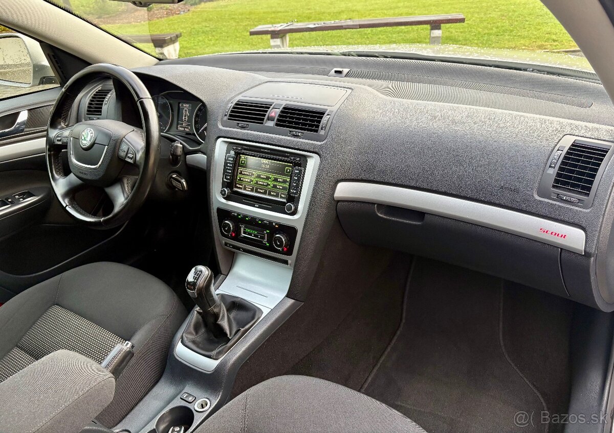 Škoda Octavia 2 SCOUT 2.0 TDi 103kw 4x4 XENON VYHREV - 16