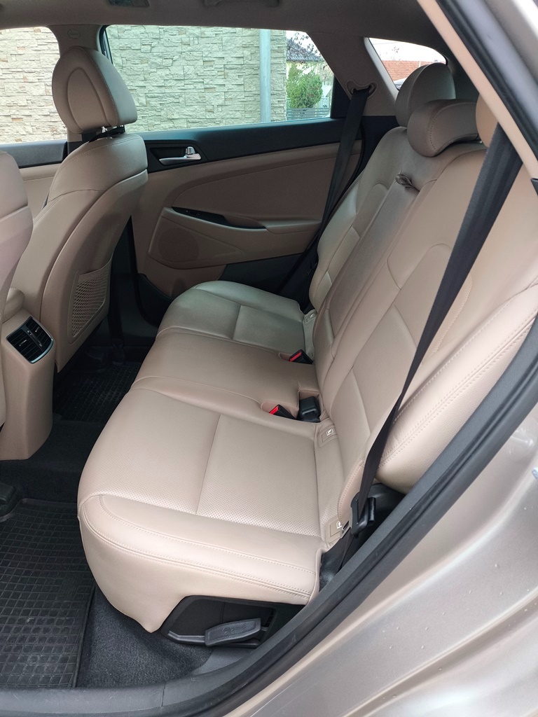 Predam Hyundai Tucson 2WD 1.7 CRDi PREMIUM - 16