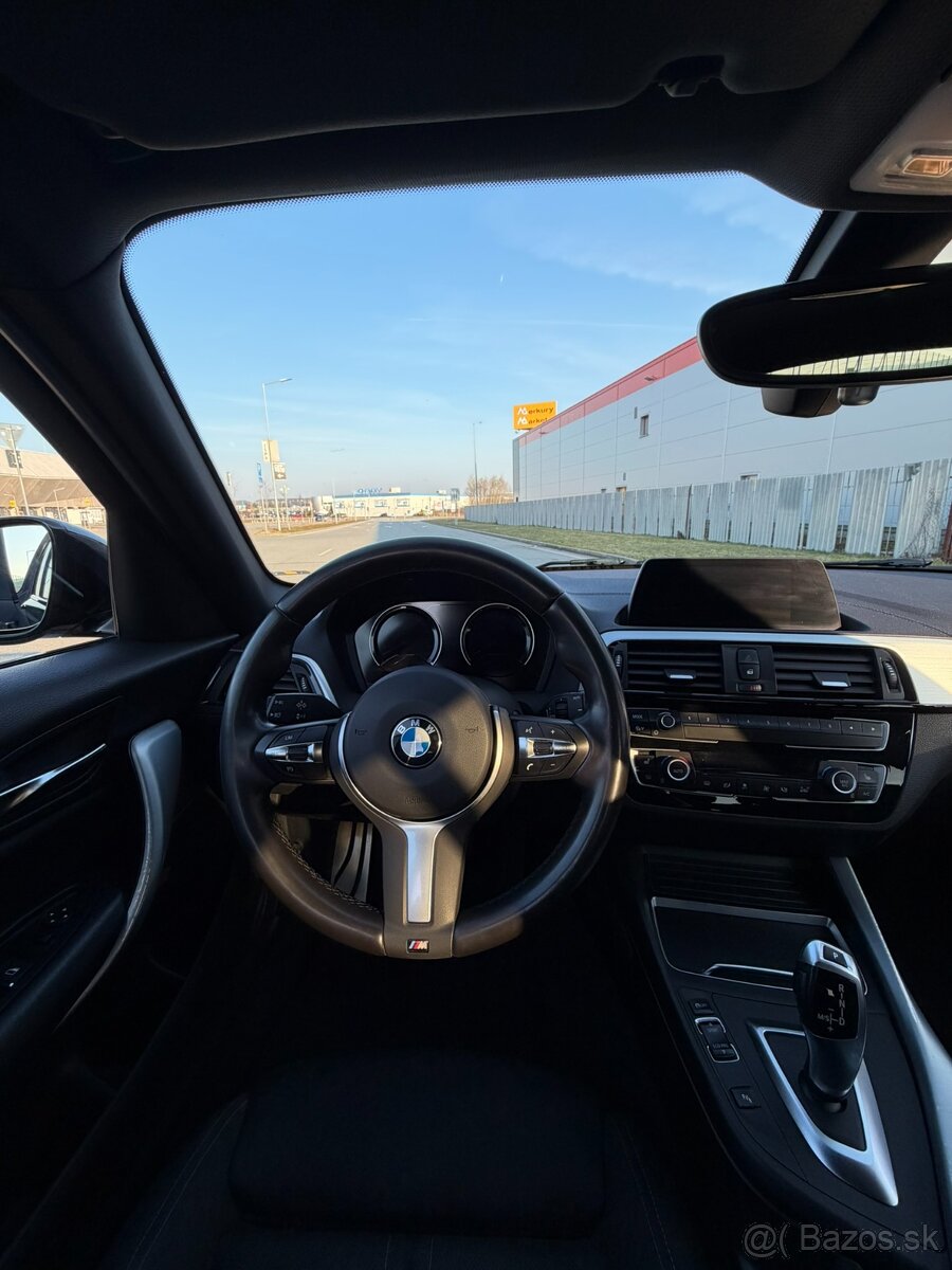BMW 118I - 2019 - 16