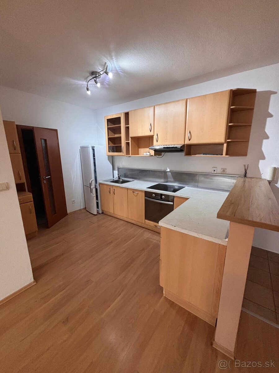 SENEC - NA PREDAJ 2 izbový byt s vlastným parkovaním, pri St - 16