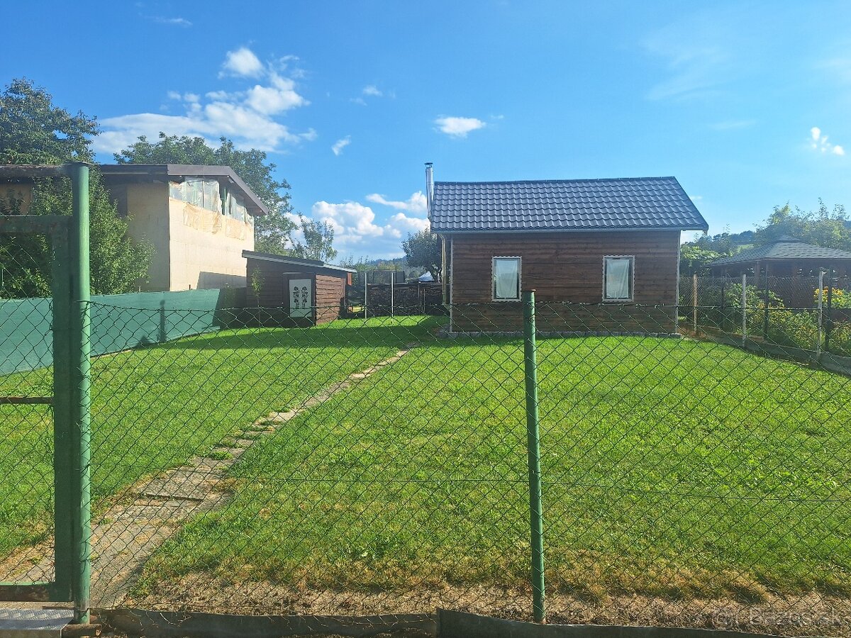 Zahrada s chatkou - 16