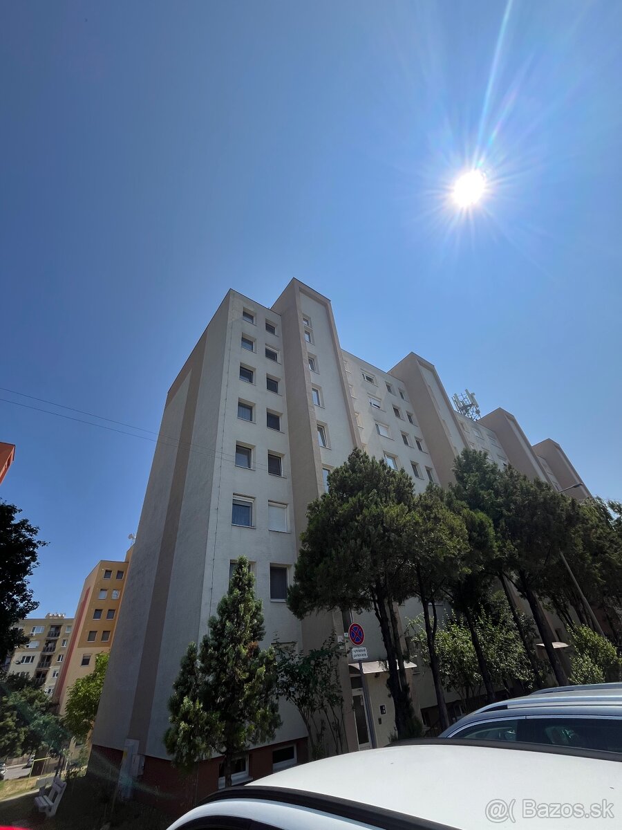 V Štúrove na predaj 4.izbový byt - 16