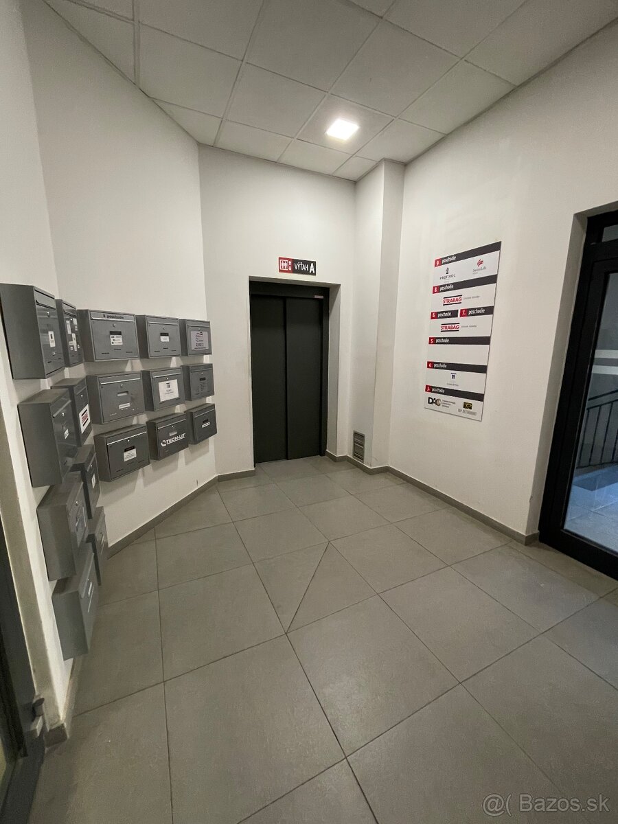 Prenájom kancelárii v budove Living centra, Solinky - Žilina - 16