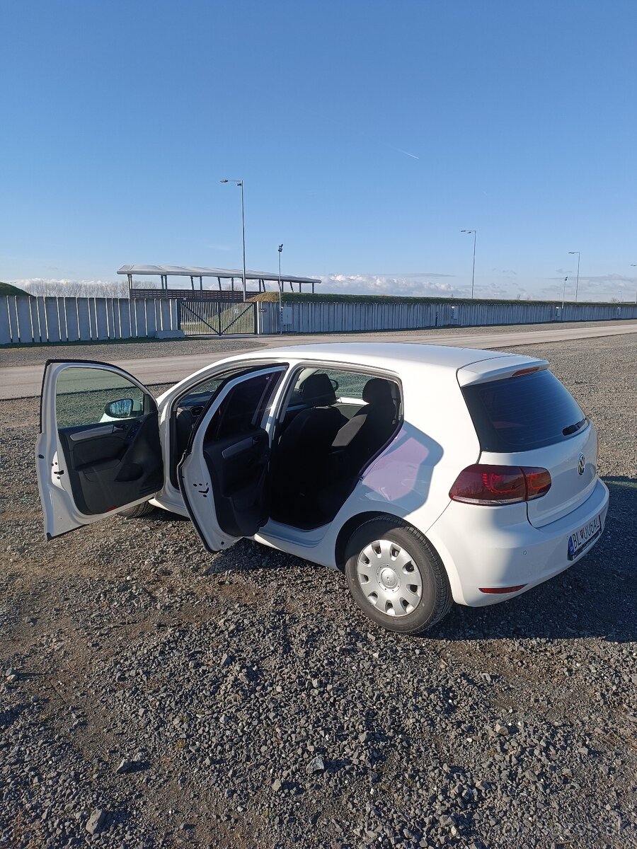 Predám VW Golf 1.2 TSI - 16
