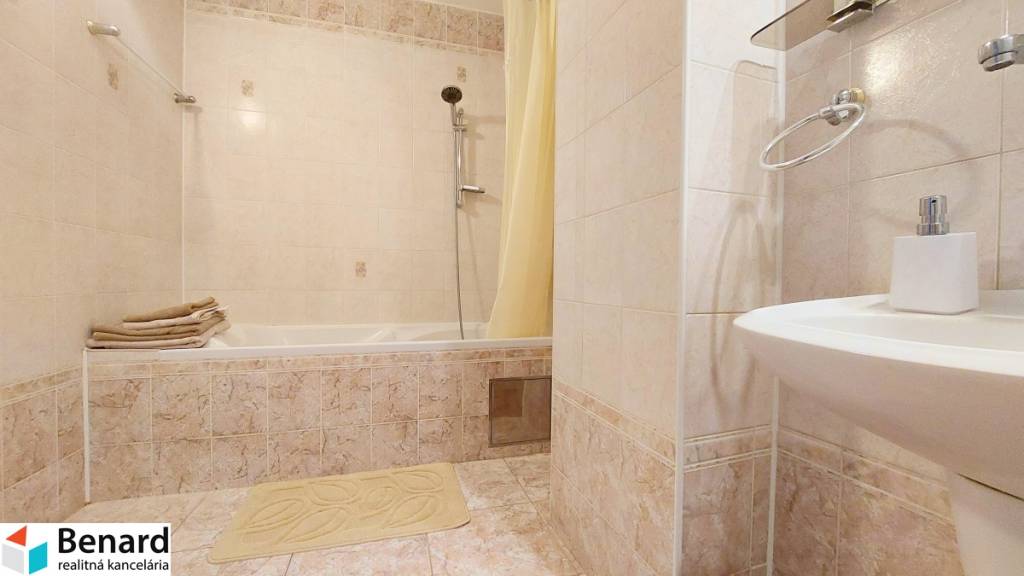 NA PREDAJ POLYFUNKČNÝ DOM NA UL. SLOVENSKÁ, PREŠOV. - 16