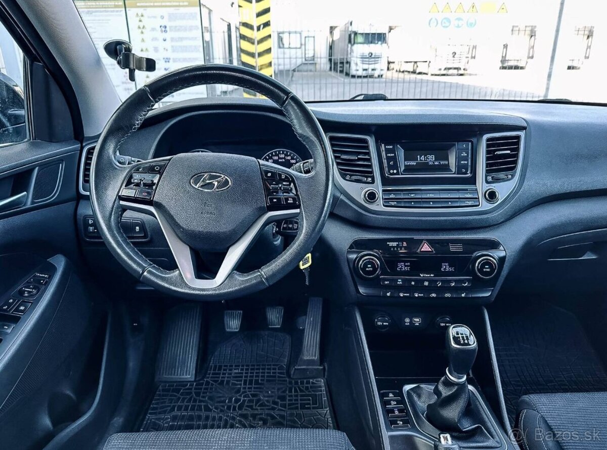 Hyundai Tucson 1.7 CRDi Family - 16