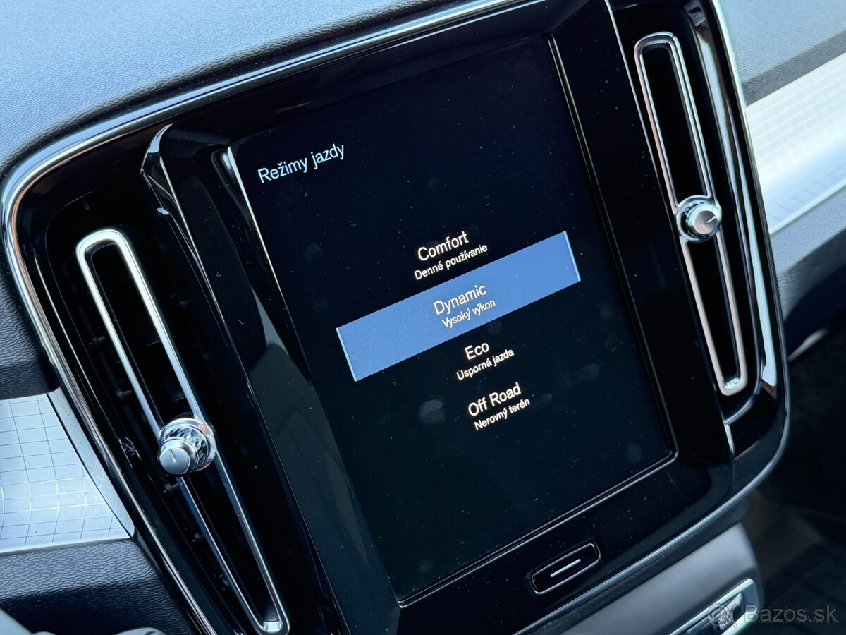 Volvo XC40 1.5 T3 A/T V ZÁRUKE - 16