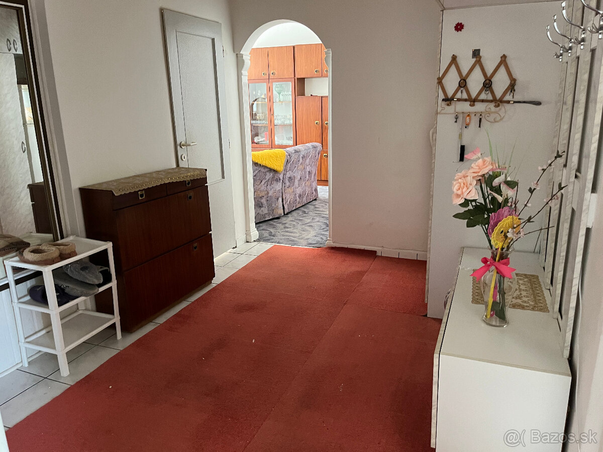 Priestranný a slnečný trojizbový byt na Dolinkách, Detva - 16