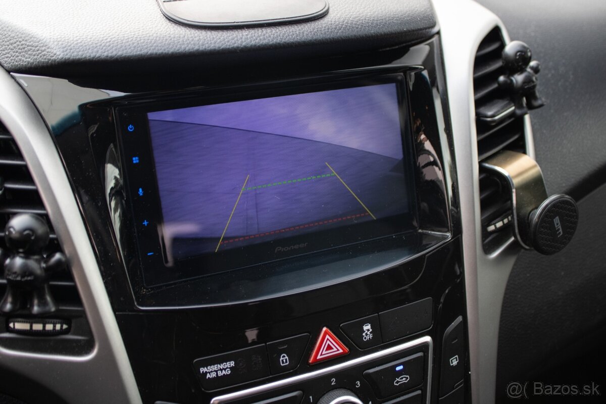 Hyundai i30 CW 1.6i CRDi VGT Family - 16