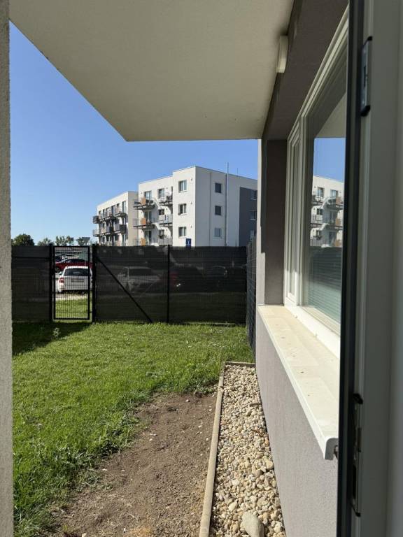 Nové zariadené 1iz., 2izb., 3izb. priestory s predzáhradkami - 16