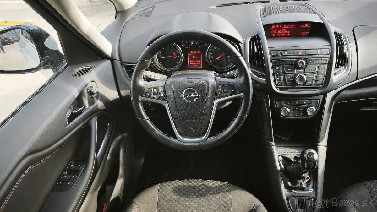 Opel Zafira Tourer Benzín LPG - 16