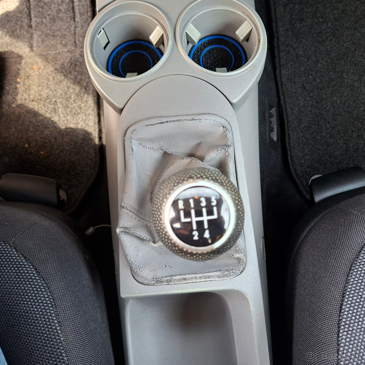 Volkswagen New Beetle 1.6 75 KW benzín - 16