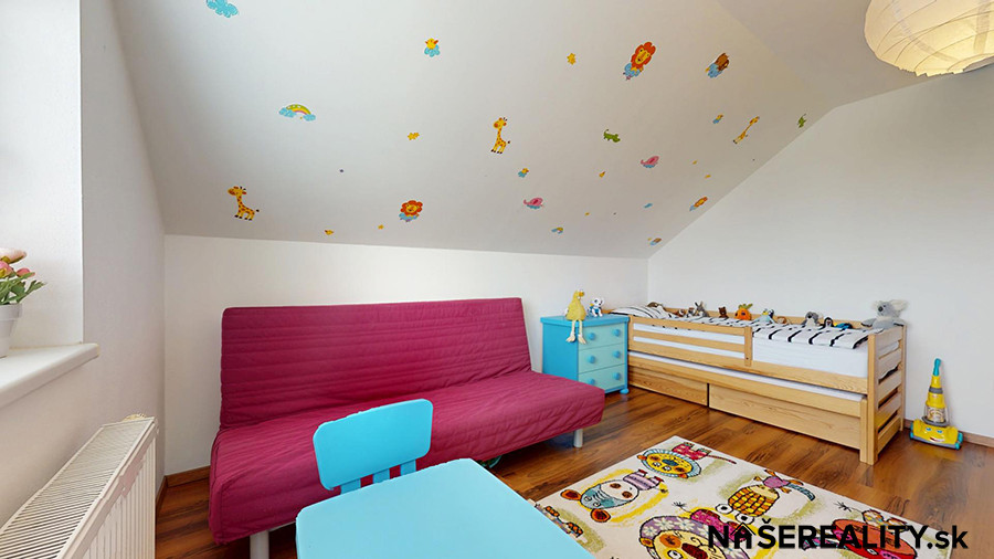 Na predaj: Moderný 5-izbový rodinný dom s bazénom, záhradou - 16