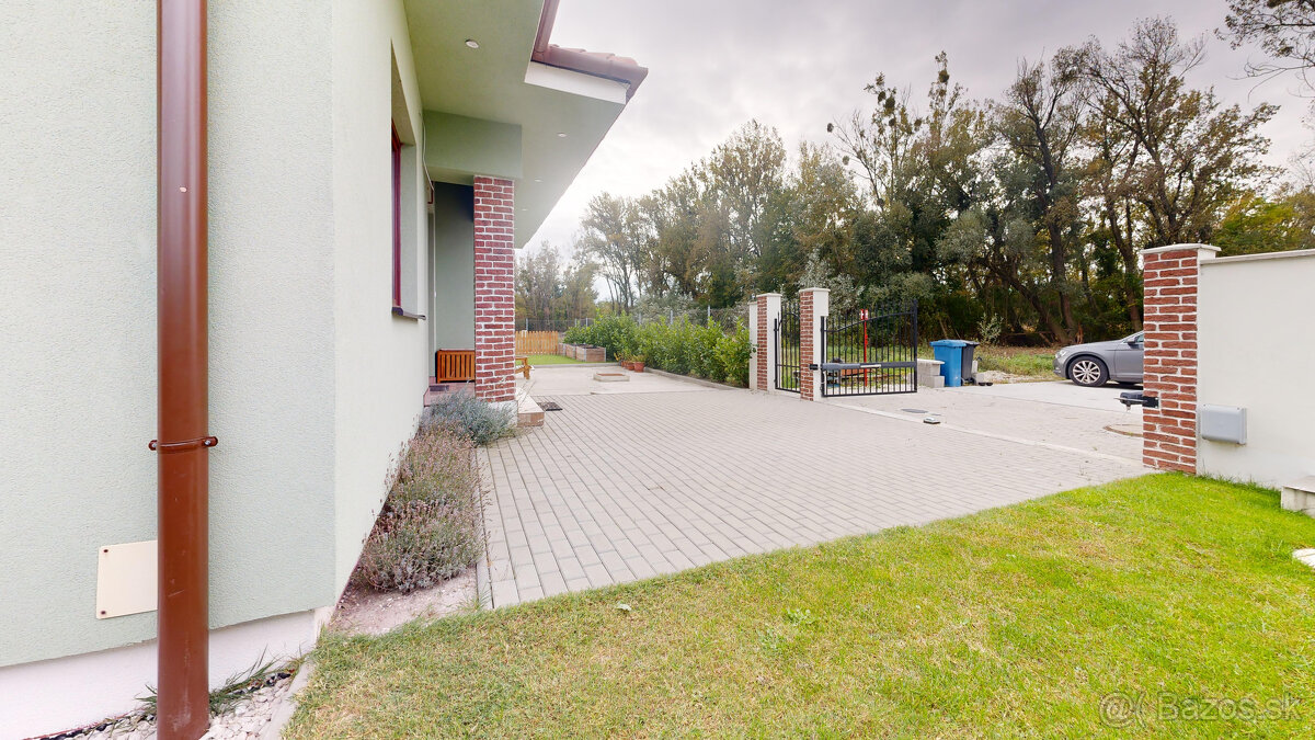 NA PREDAJ Moderný 4-izbový rodinný dom v tichej lokalite - 16