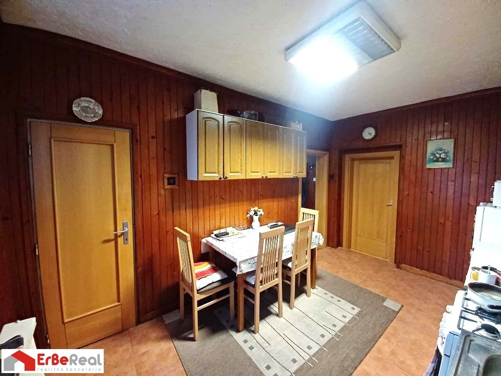 Predaj 3 izbového RD s altánkom, garážou a záhradou - 16