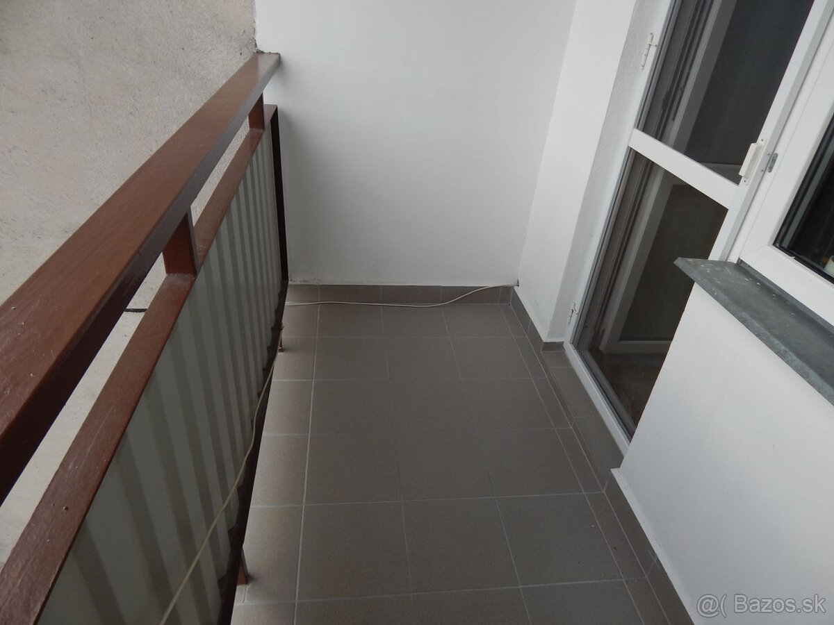 SPEKTRUM REALITY- Na Predaj garsónka, 23 m2 s loggiou , okre - 16