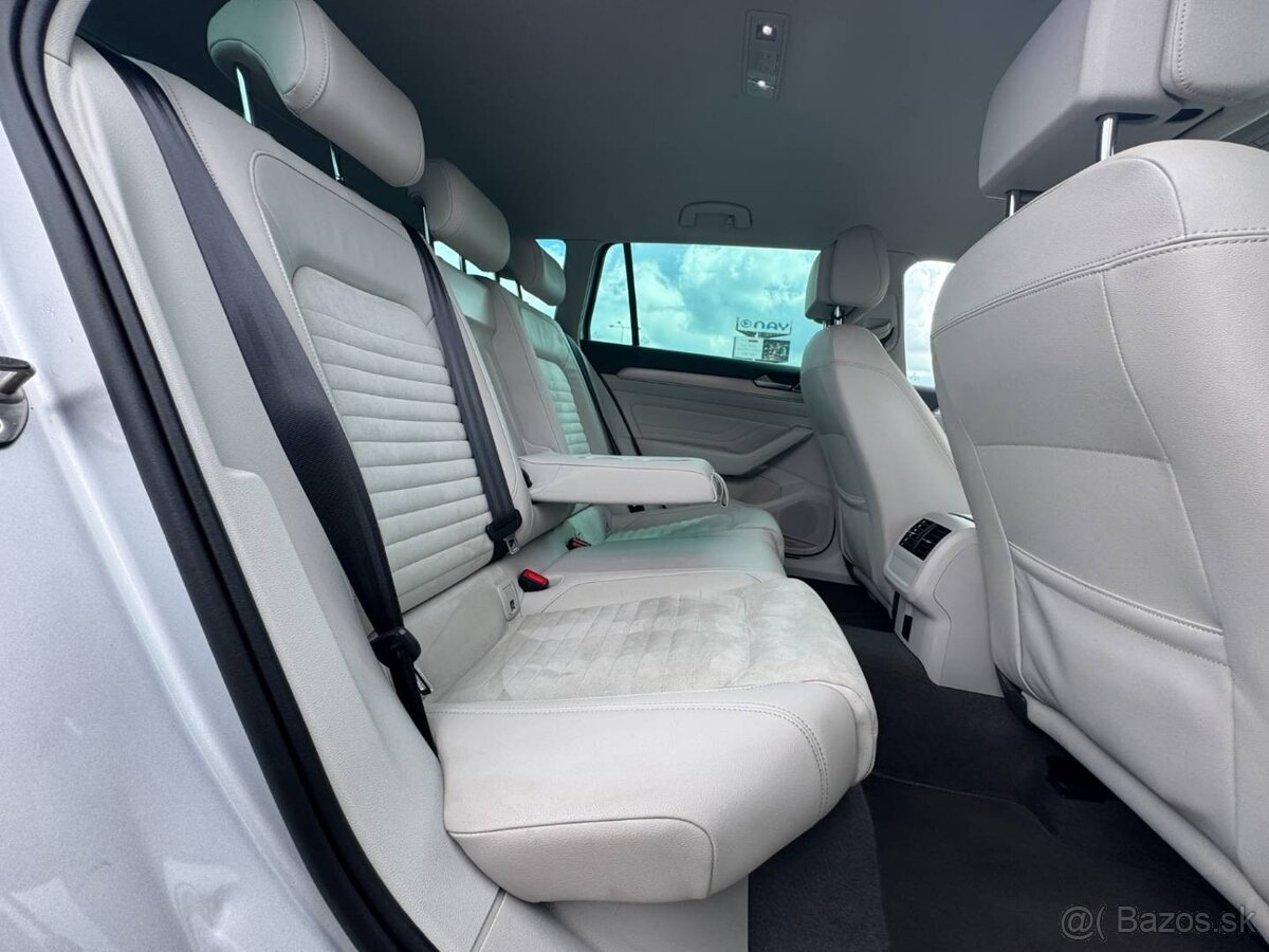 Volkswagen Passat Variant 2.0 TDI Elegance 4Motion DSG - 16