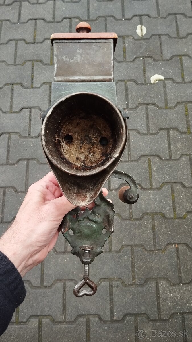 Velmi starý zdobený mlýnek na strouhanku EXCELSIOR - 16