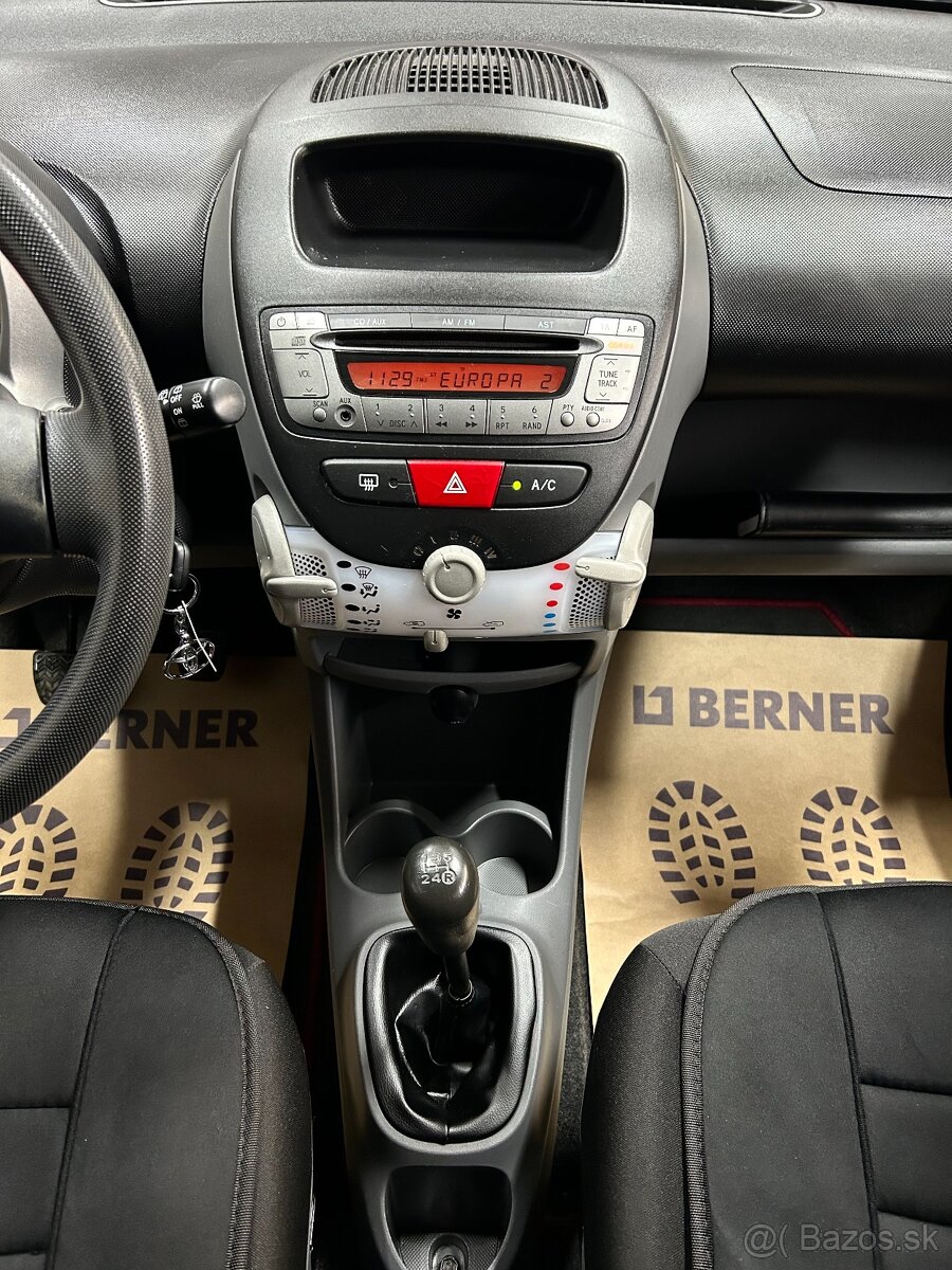 TOYOTA AYGO, 1.0 i, 50KW/68PS, 2011, 93 000 KM - 16