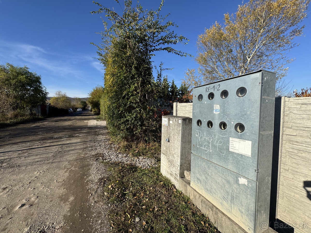 Záhrada 626 m2 v peknej lokalite v Rači na Žabom Majeri za s - 16