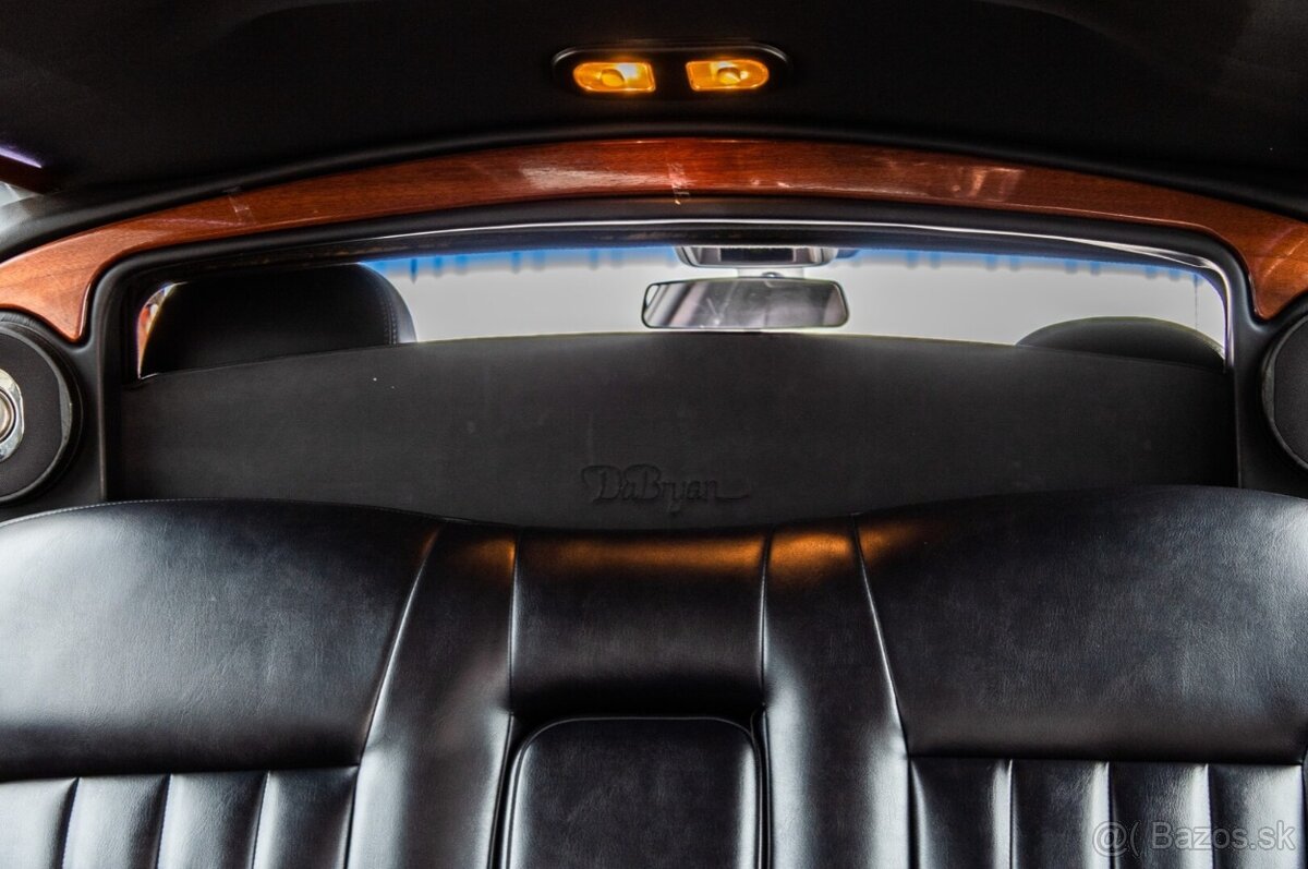 LINCOLN TOWN CAR LIMOUSINE - 16