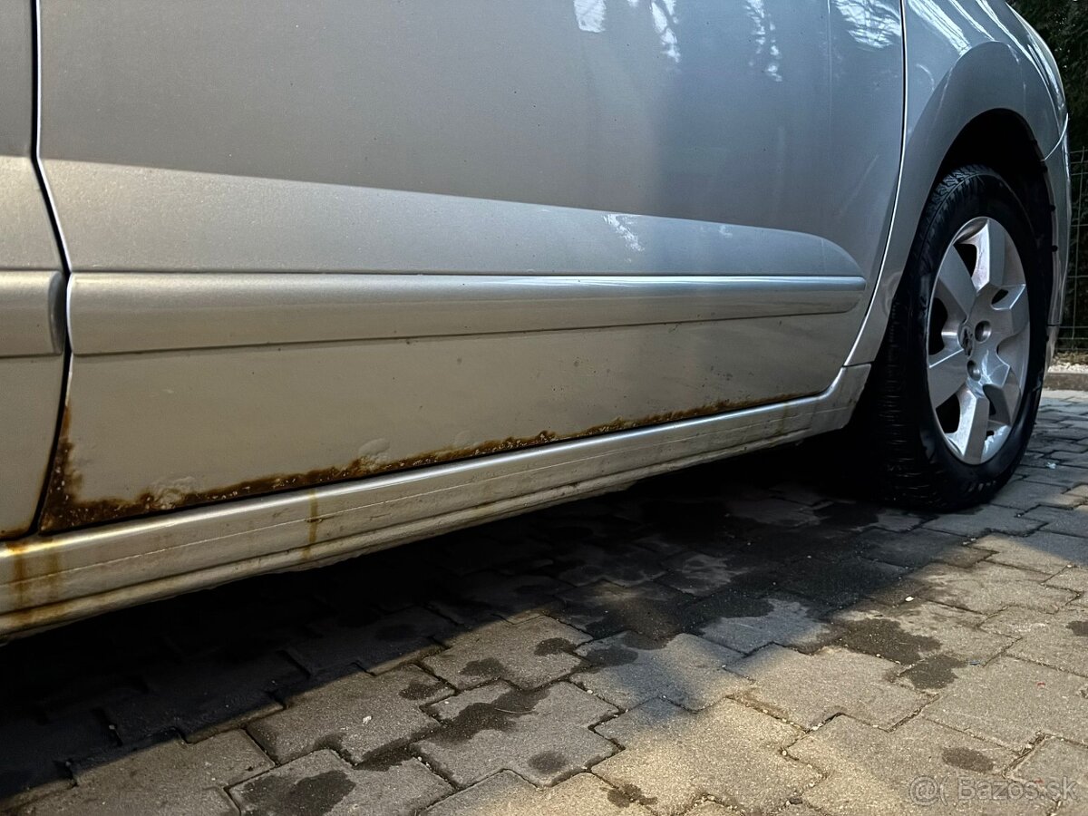 Peugeot 5008 2.0 / 2010 - 16