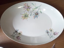 Polievkové misy, servirovaci tanier, čajník, mliečnik. - 16