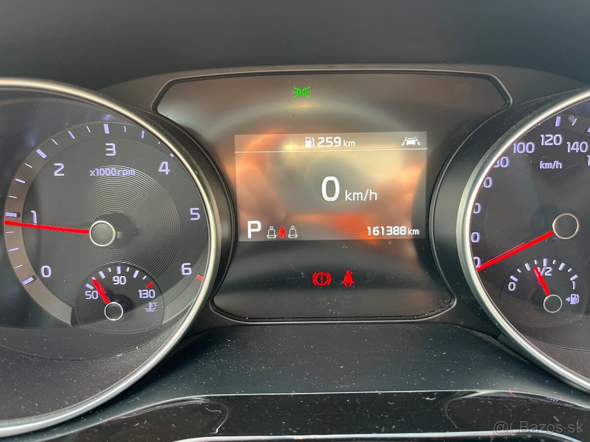 KIA XCEED 1.6 CRDi aurtomat – výbava GOLD - 16