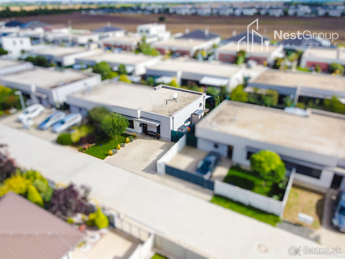 ZNÍŽENÁ CENA - ELEGANTNÝ A VEĽKÝ 3-IZBOVÝ BYT SO ZÁHRADKOU - 16