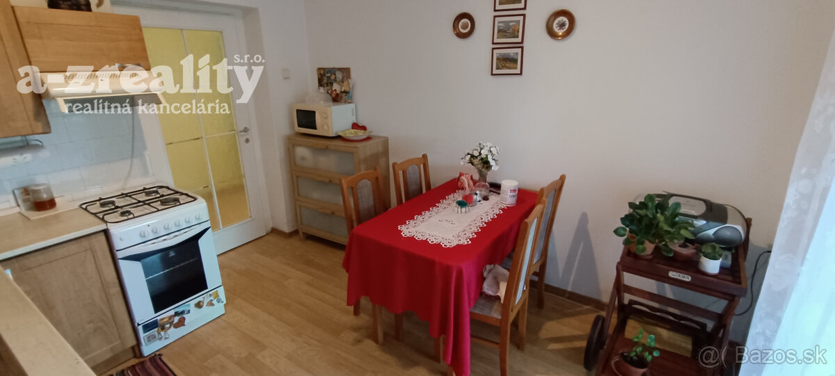 Na predaj kompletne zrekonštruovaný rodinný dom s bazénom v - 16