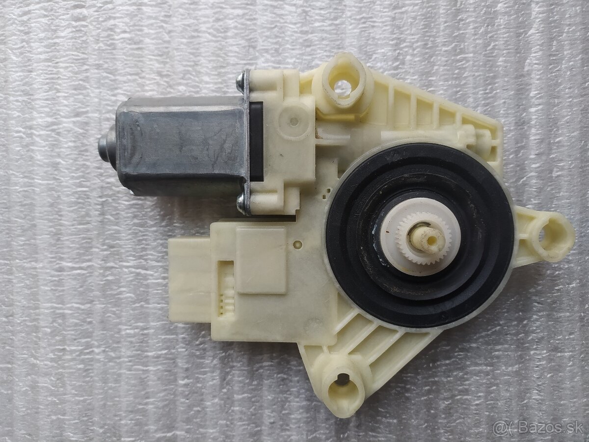 Motorček stahovania okná Škoda Octavia 3 Rapid VW Golf 7 - 16