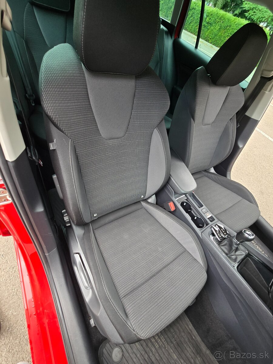 Predam Škoda octavia 4 combi 1.5tsi Kessy LED DPH - 16