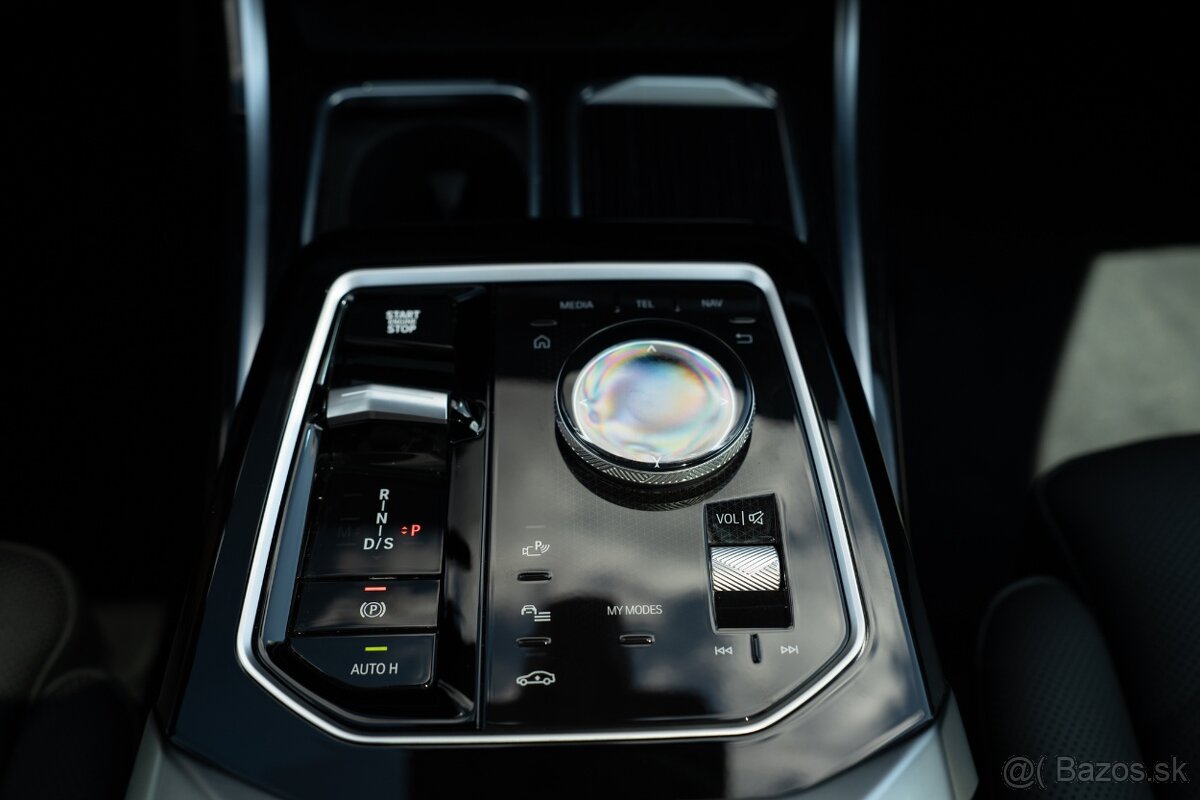 BMW Rad 7 740d M xDrive A/T, Fabrická záruka, odpočet DPH - 16