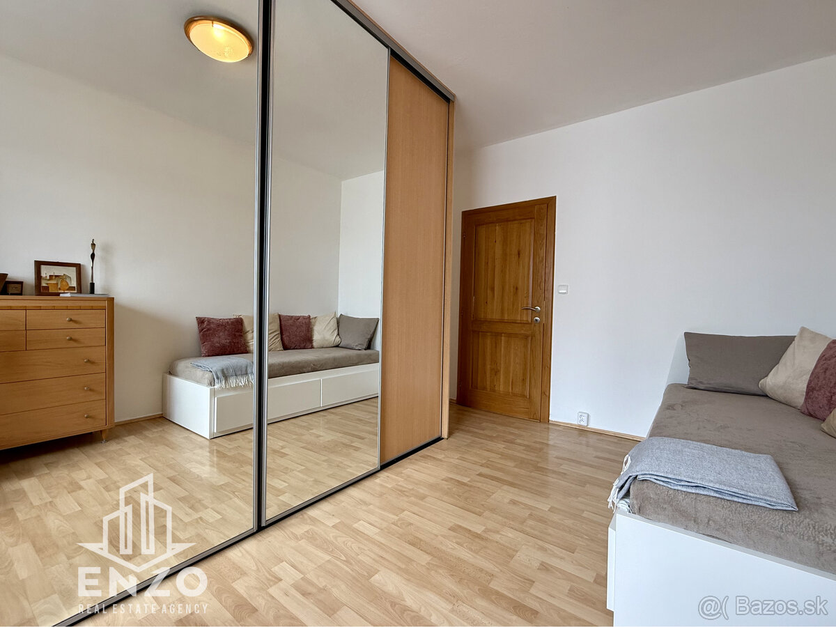 PRENÁJOM: Priestranný 4-izbový byt s výhľadom na hrad v cent - 16