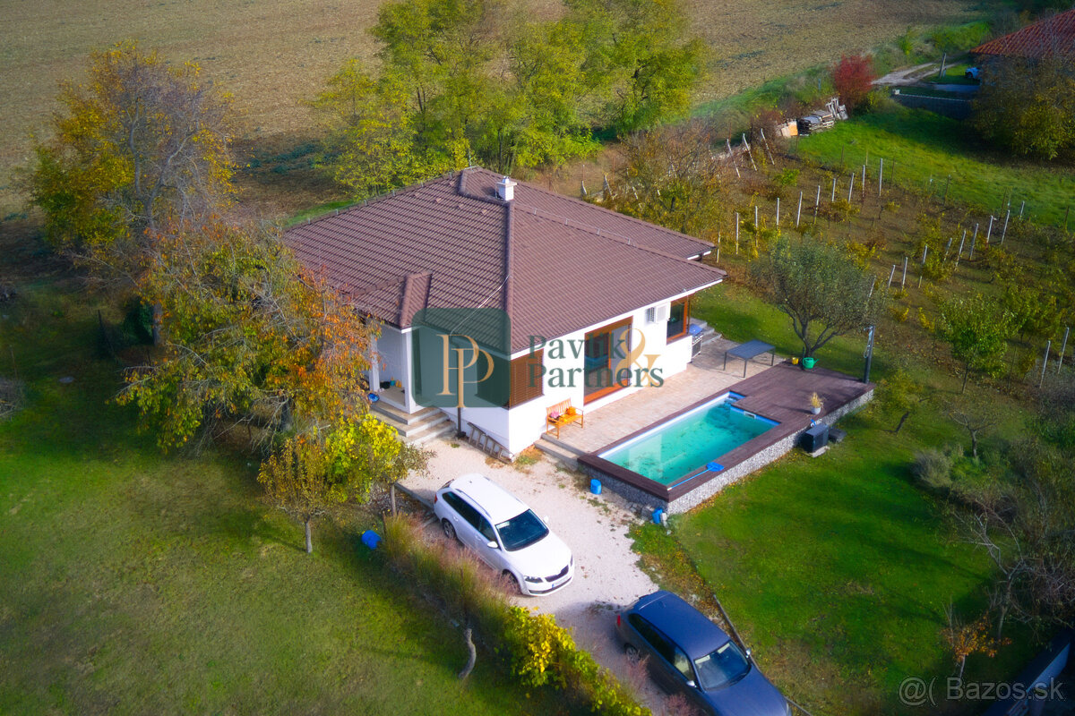 Predaj krásny zariadený 4 izbový rodinný dom, bazén, 760m2 p - 16