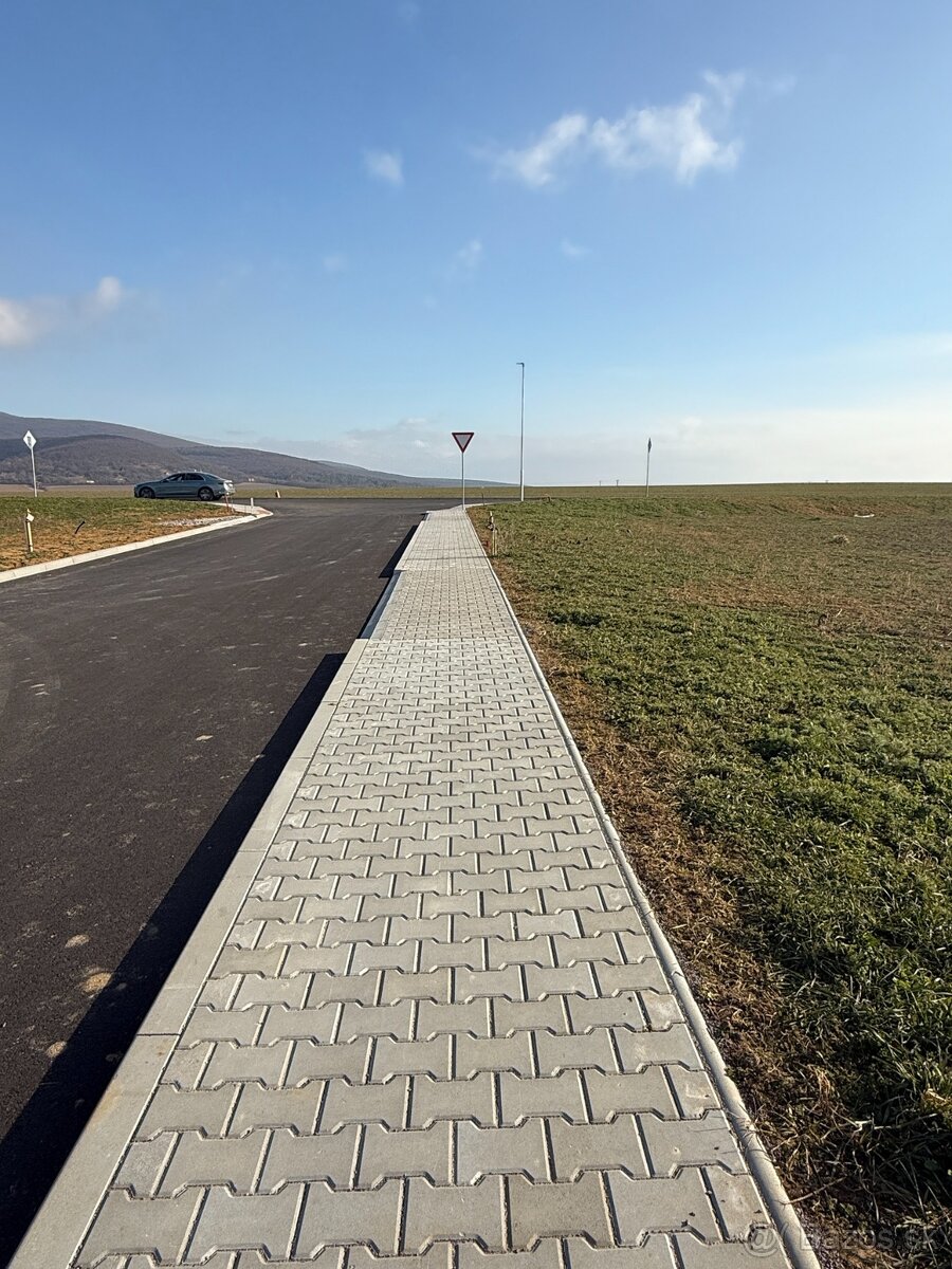 NOVOSTAVBA - ZLATÉ MORAVCE - 16