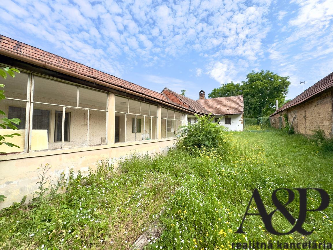 NA PREDAJ 4 IZB. RODINNÝ DOM, POZEMOK 1166M2, KOVÁLOVEC, okr - 16